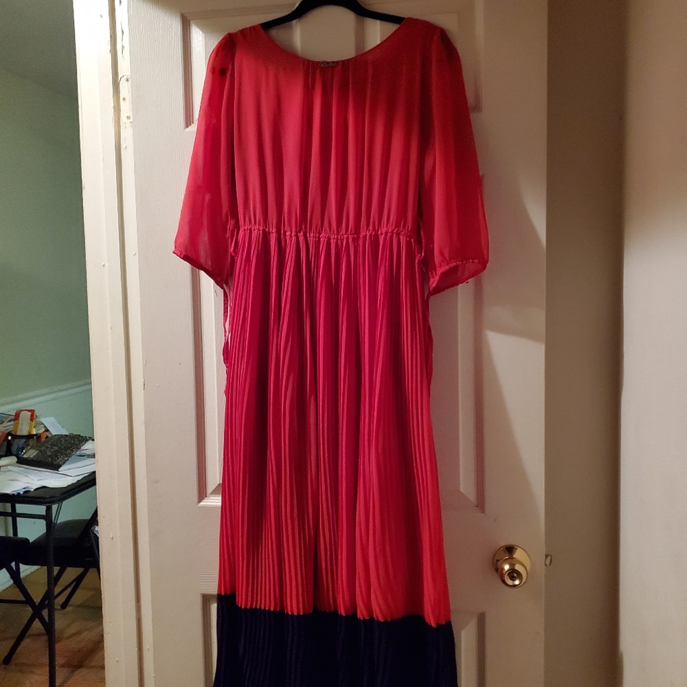 Dress - Picture 3 of 3